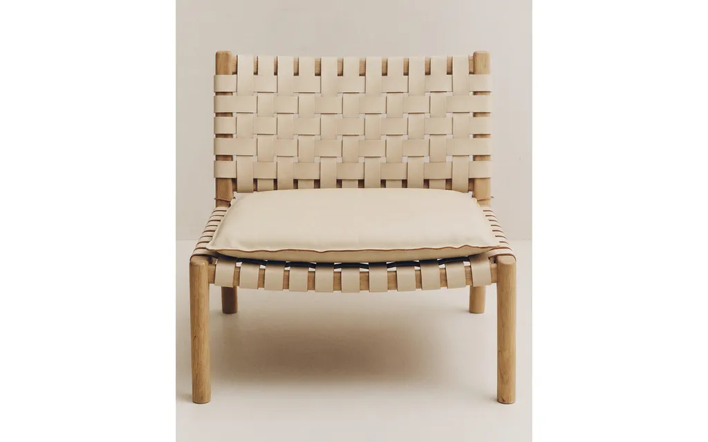 LOUNGE CHAIR 01