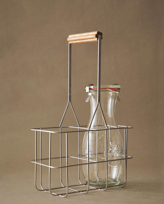 METAL BASKET WITH WOODEN HANDLE