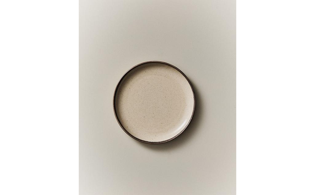 PORCELAIN SIDE PLATE WITH ANTIQUE FINISH RIM