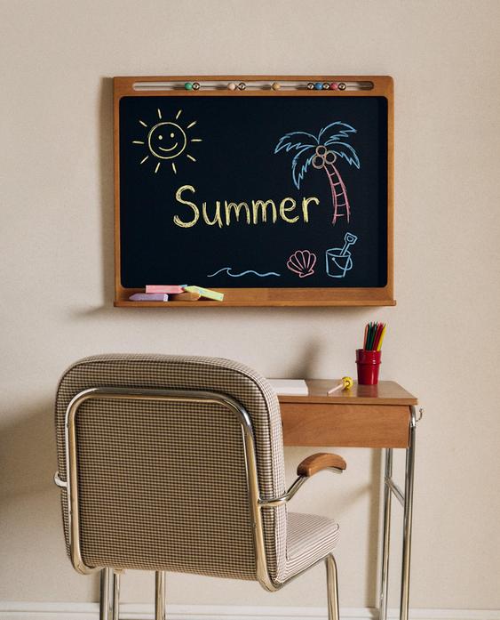 KIDS' WOODEN BLACKBOARD