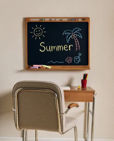 KIDS' WOODEN BLACKBOARD