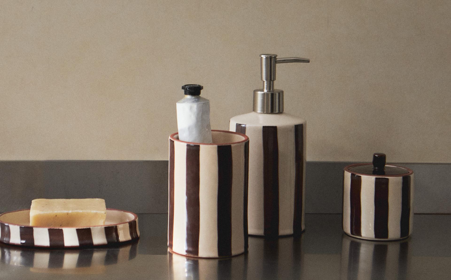 STRIPED BATHROOM SET STRIPED BATHROOM SET