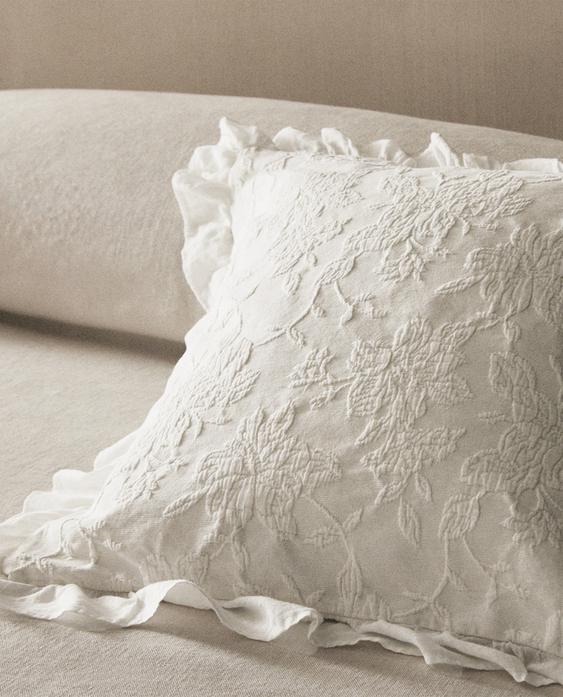 JACQUARD CUSHION COVER WITH RUFFLE JACQUARD CUSHION COVER WITH RUFFLE