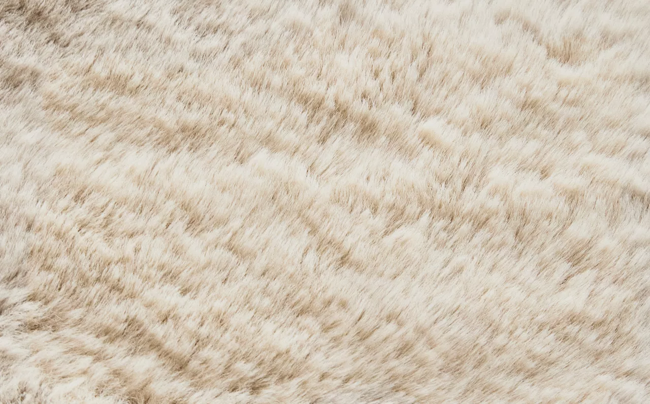 不规则毛绒地毯