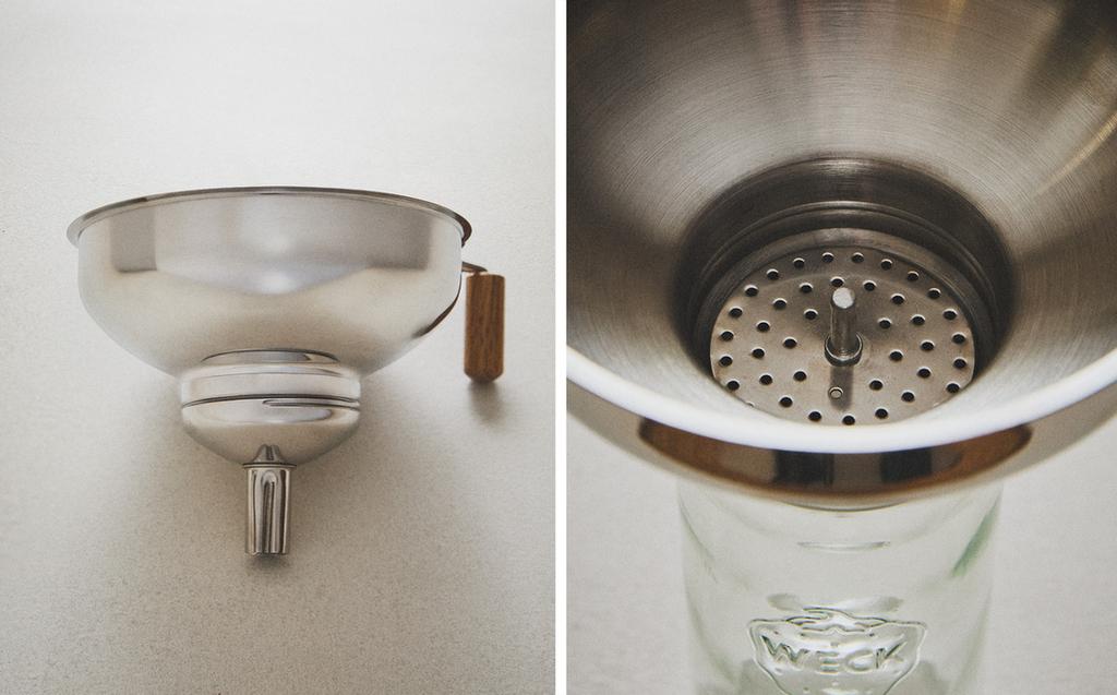 KITCHEN FUNNEL WITH WOODEN HANDLE