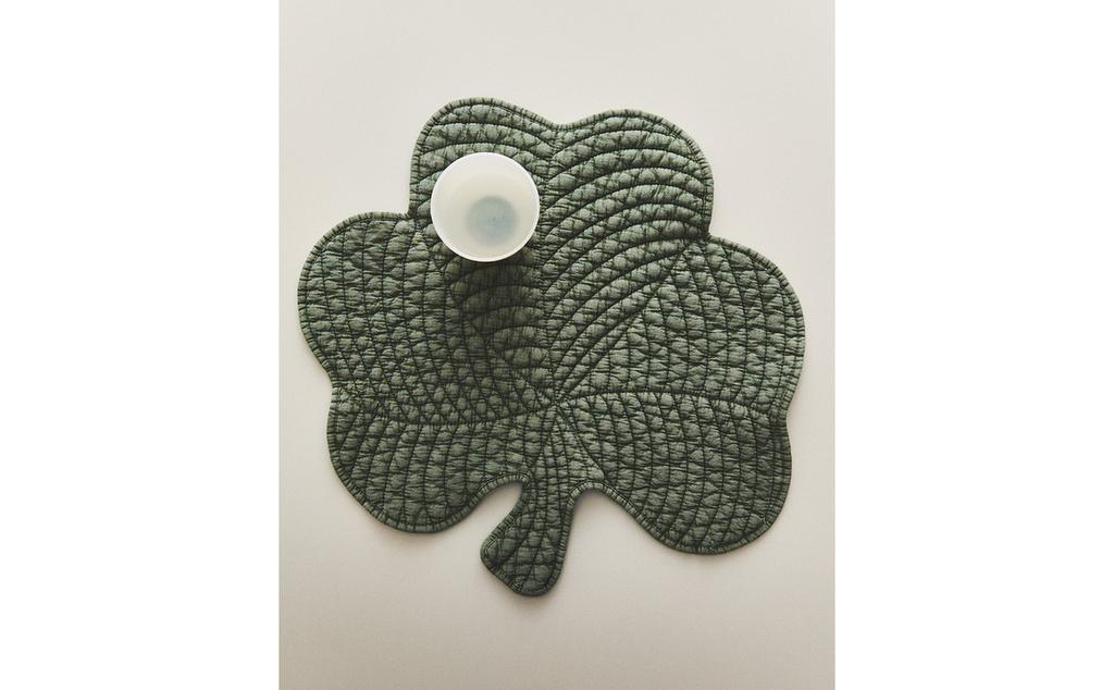 QUILTED CLOVER PLACEMAT QUILTED CLOVER PLACEMAT