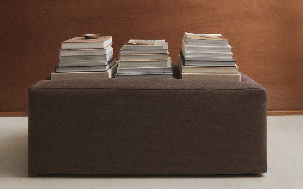 POUFFE WITH REMOVABLE WASHED LINEN COVER POUFFE WITH REMOVABLE WASHED LINEN COVER