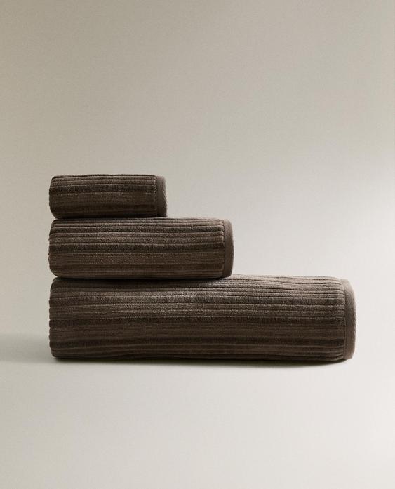 TEXTURED STRIPED VELOUR BATH TOWEL
