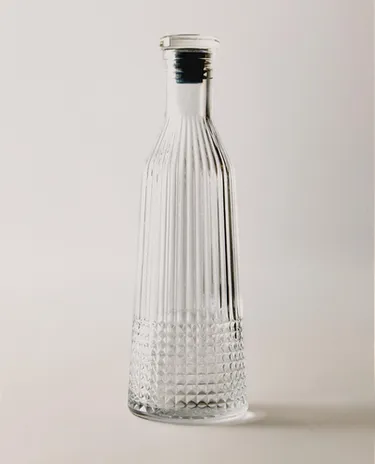 GLASS BOTTLE WITH RELIEF DESIGN