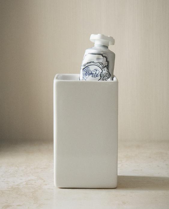 WHITE EARTHENWARE TOOTHBRUSH HOLDER WHITE EARTHENWARE TOOTHBRUSH HOLDER