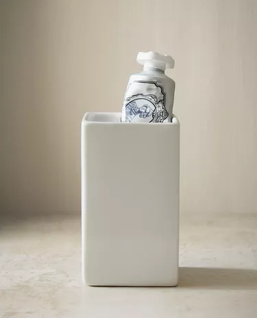 白色陶器牙刷杯