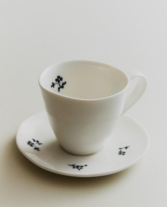 花卉图案瓷质杯碟套装