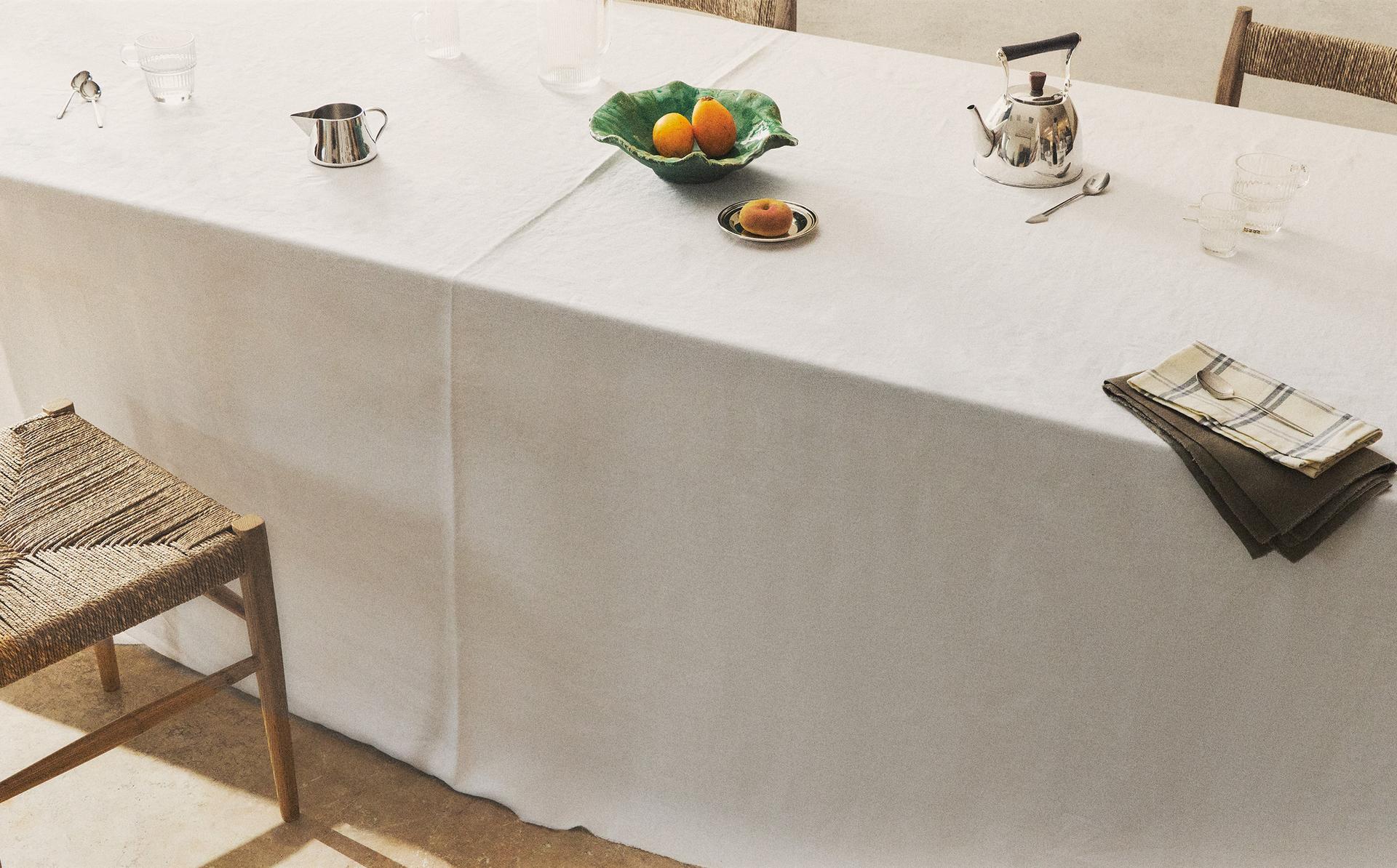 TABLECLOTH 01 TABLECLOTH 01