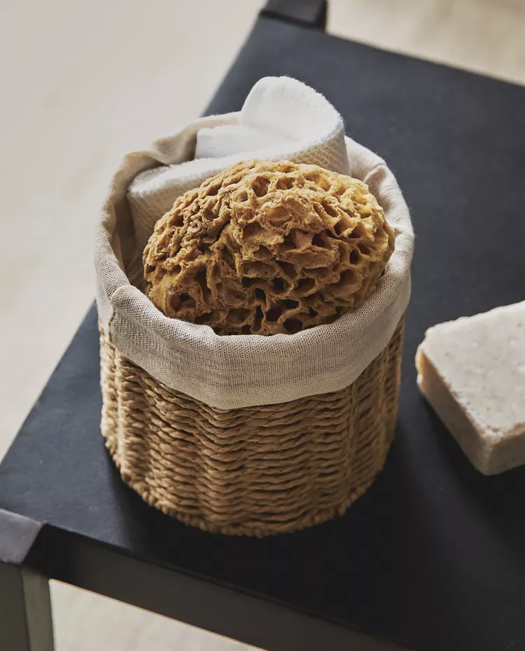 ROUND BASKET WITH COTTON LINING ROUND BASKET WITH COTTON LINING