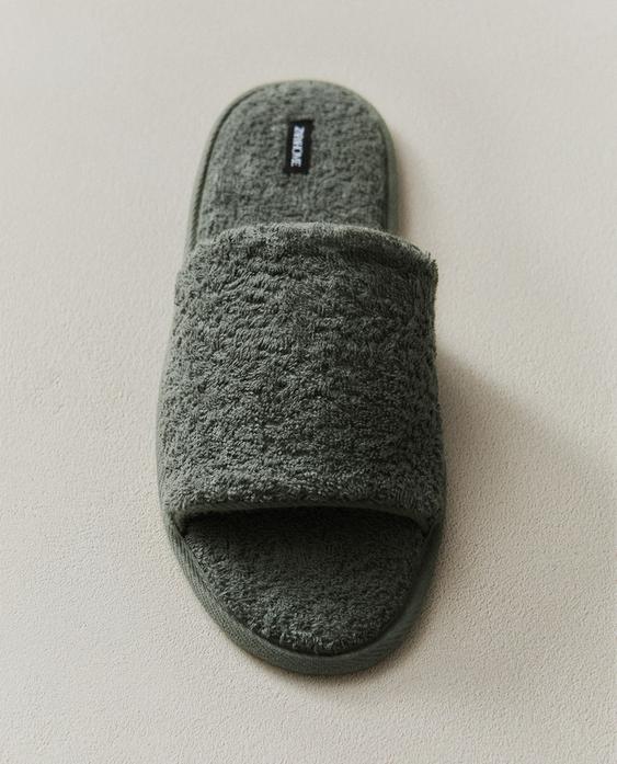 开口设计毛巾面料浴室拖鞋