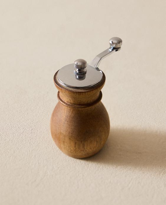 钢制盖子木质胡椒研磨器