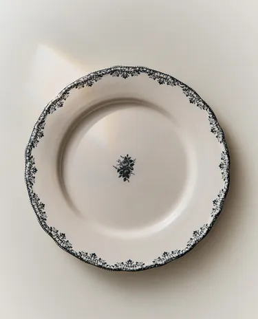 局部装饰图案陶器浅盘