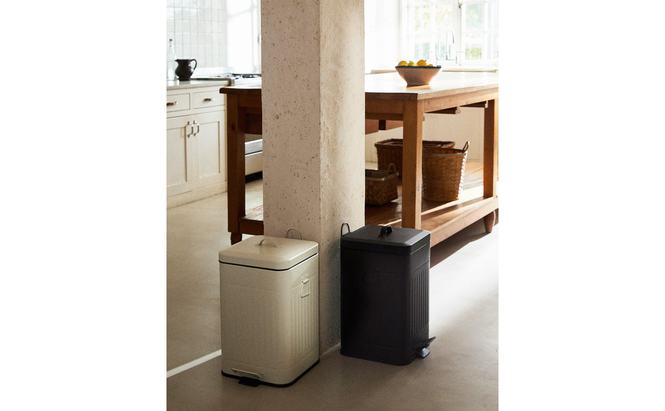 KITCHEN BIN