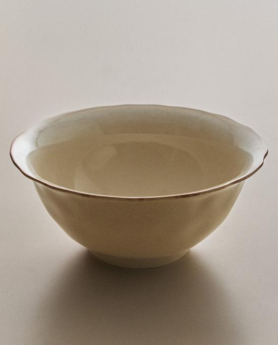STONEWARE SALAD BOWL WITH IRREGULAR EDGE