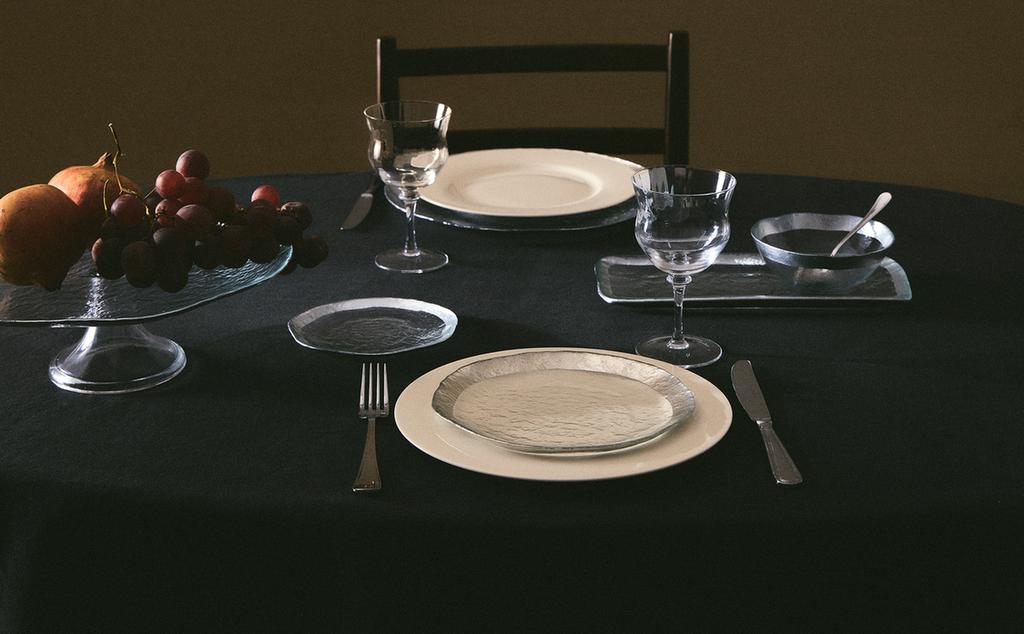 GLASS DINNER SET WITH RAISED RIM GLASS DINNER SET WITH RAISED RIM