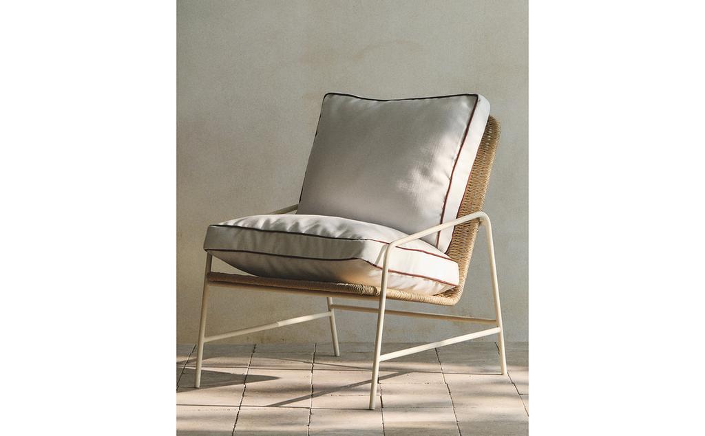 OUTDOOR CHAIR AND CUSHIONS