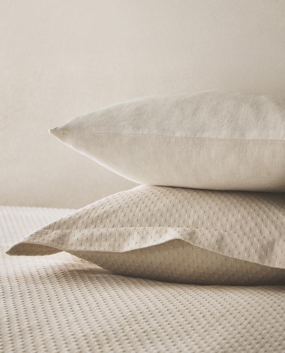 CUSHION COVER WITH POLKA DOT DESIGN