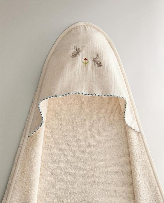EMBROIDERED HOODED BABY TOWEL