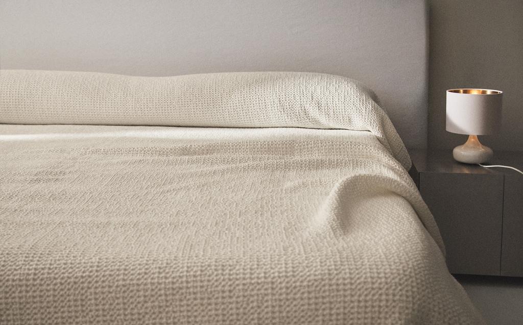 MINI WAFFLE KNIT BEDSPREAD
