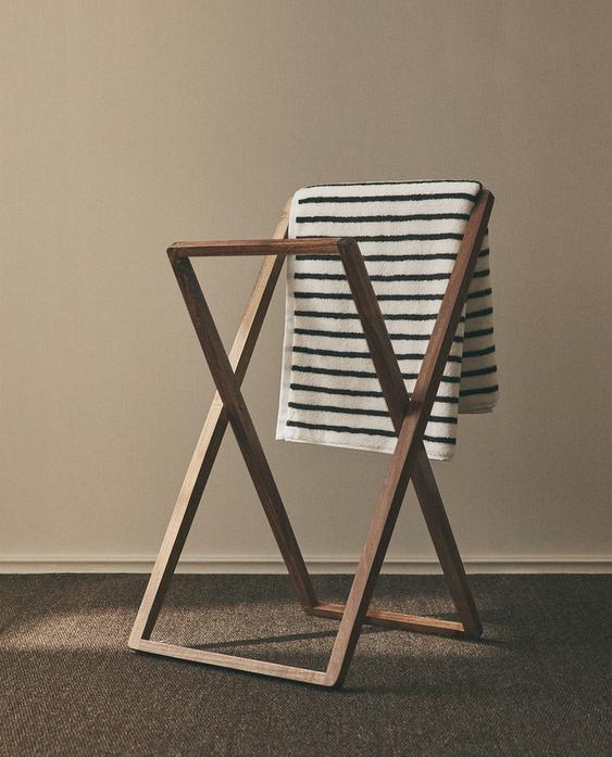 ACACIA WOOD TOWEL RACK ACACIA WOOD TOWEL RACK