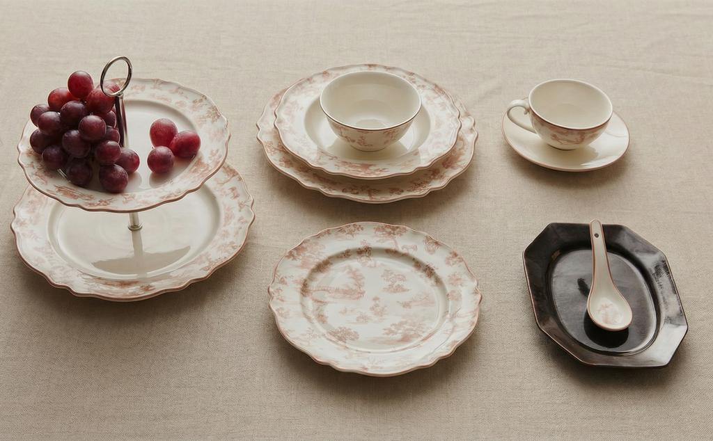 PORCELAIN TABLEWARE WITH DESIGN