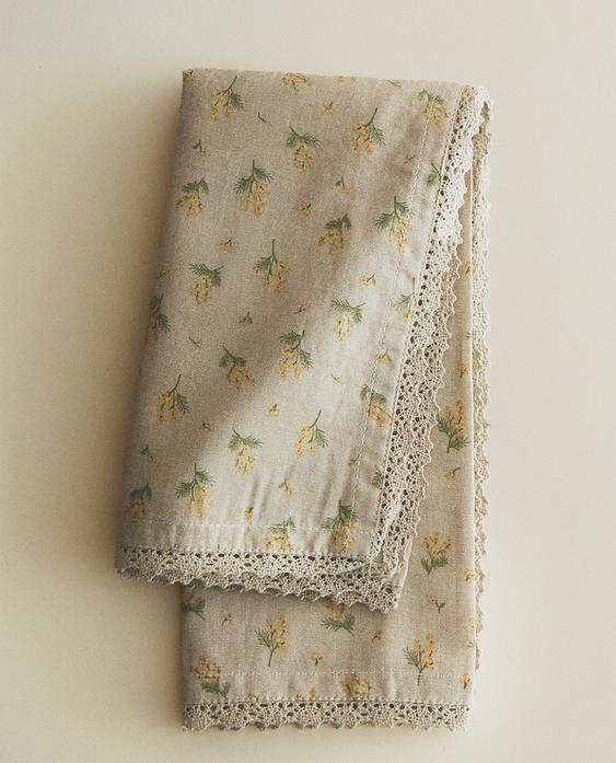 PACK OF WILDFLOWER NAPKINS WITH LACE TRIM (PACK OF 2) PACK OF WILDFLOWER NAPKINS WITH LACE TRIM (PACK OF 2)