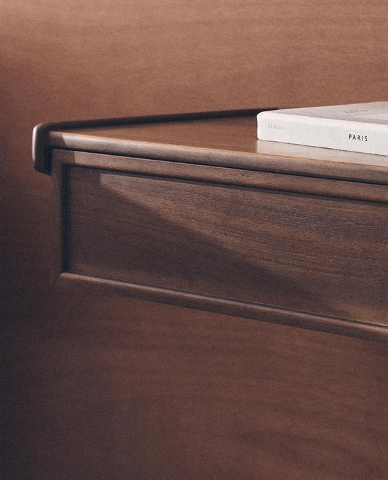 FLOATING BEDSIDE TABLE