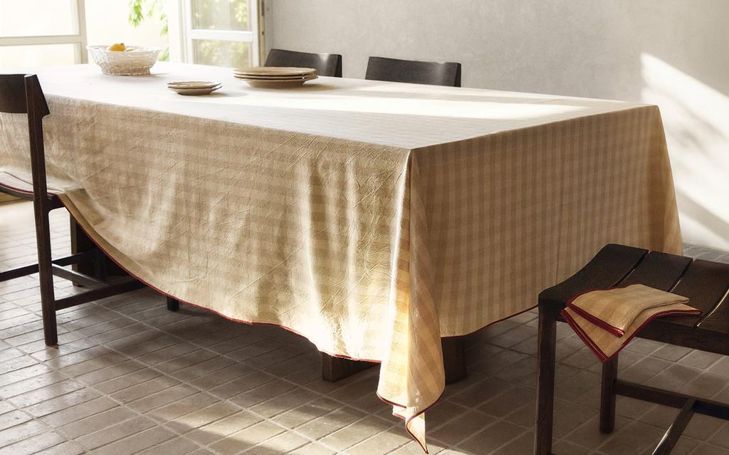 CHECK TABLECLOTH WITH TOPSTITCHING