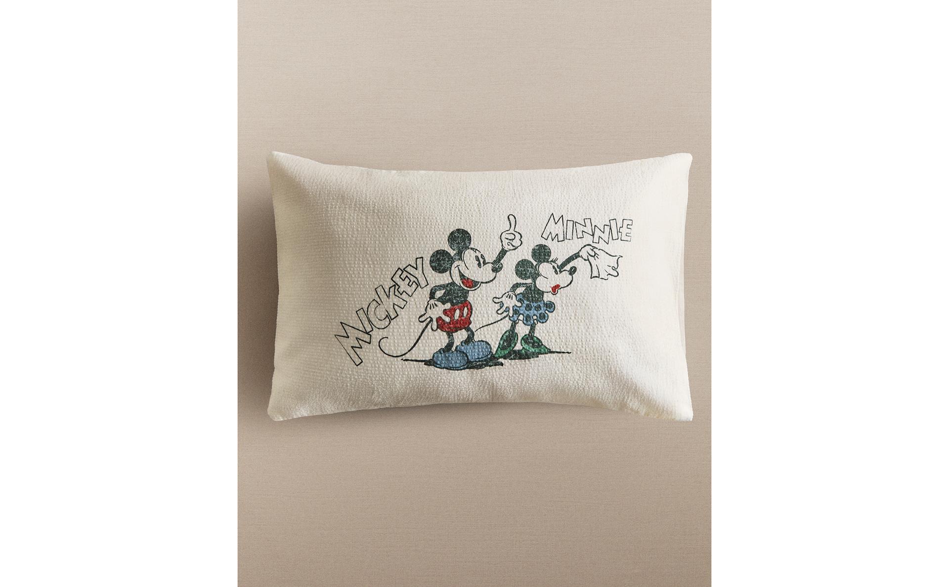 KIDS' MICKEY & MINNIE MOUSE ©DISNEY PILLOWCASE KIDS' MICKEY & MINNIE MOUSE ©DISNEY PILLOWCASE