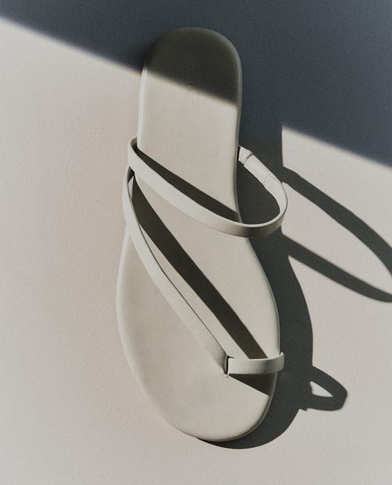 FLAT LEATHER SANDALS