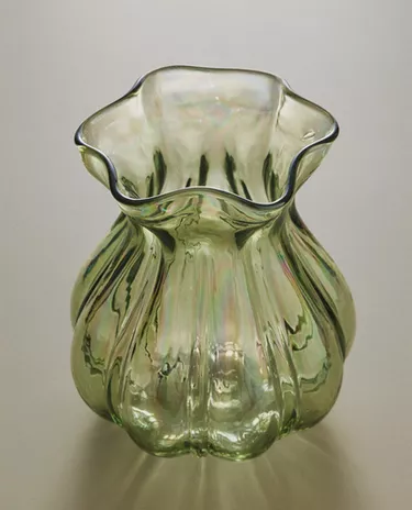 WAVY GLASS VASE