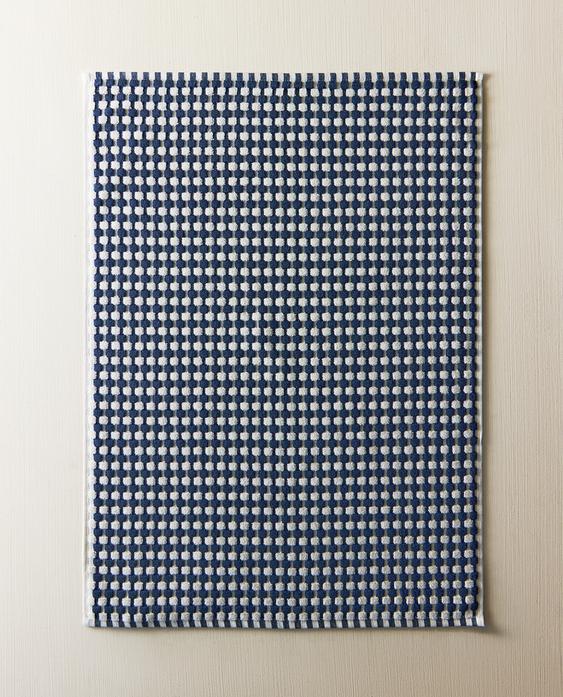 TEXTURED WAFFLE BATH MAT