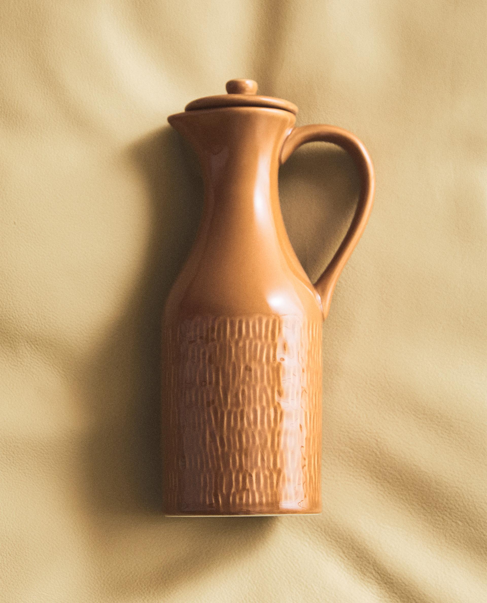 CARAMEL-COLOURED STONEWARE CRUET