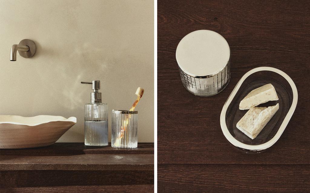 METAL BATHROOM SET WITH RAISED DESIGN