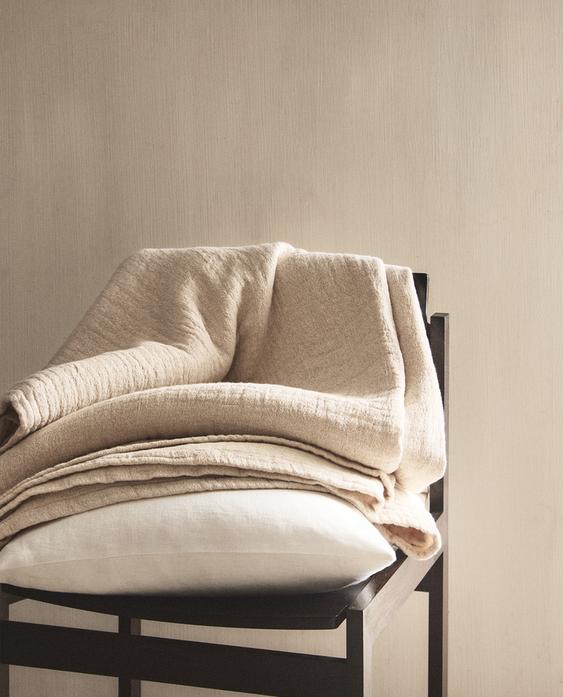 TEXTURED BEDSPREAD