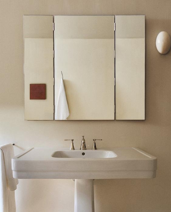 TRIPTYCH MIRROR WITH METAL FRAME