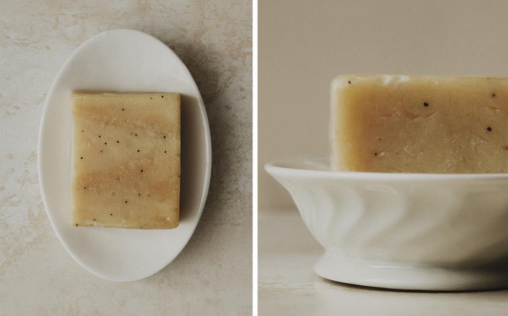 CERAMIC SOAP DISH WITH A RAISED DESIGN