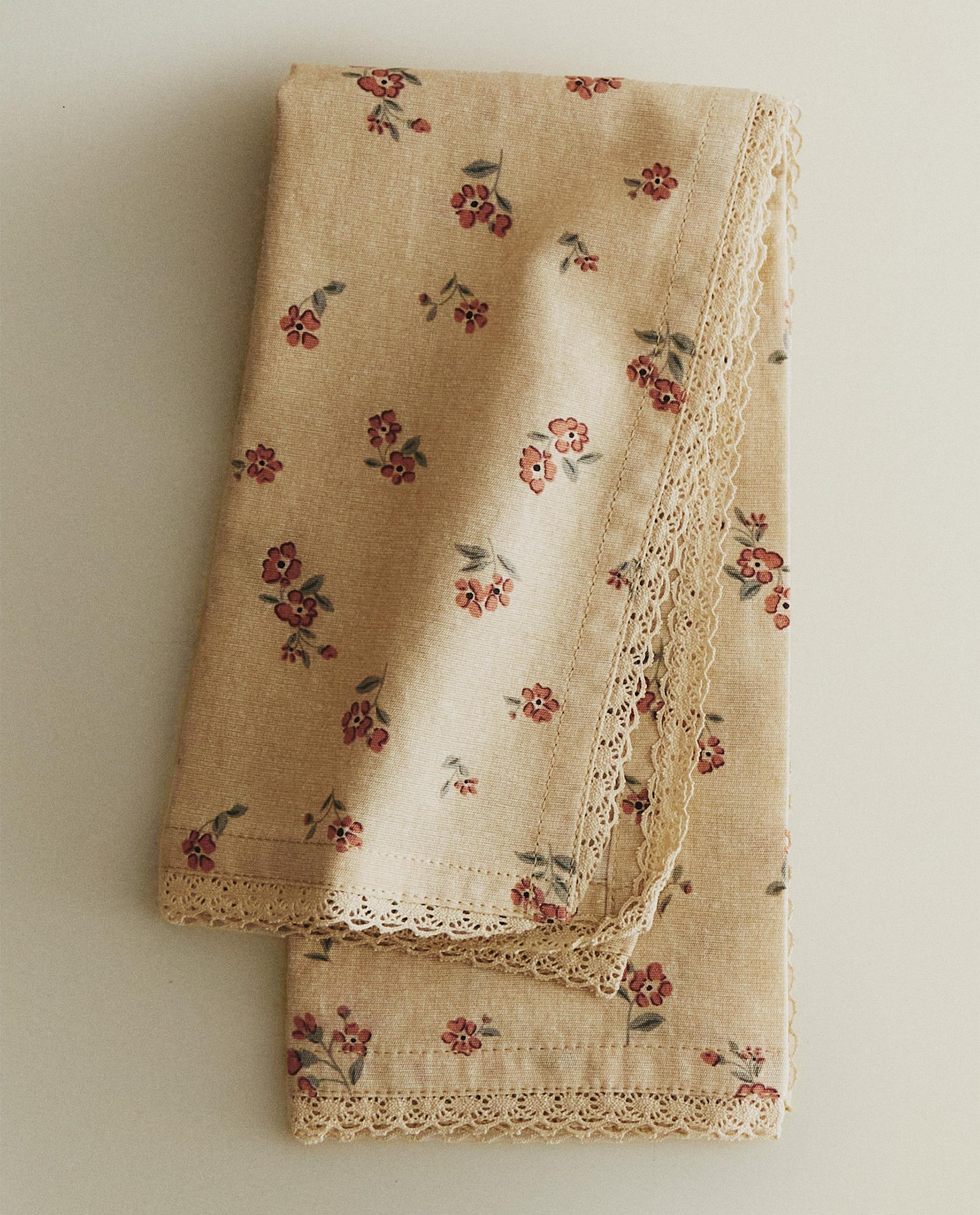 PACK OF WILDFLOWER NAPKINS WITH LACE TRIM (PACK OF 2) PACK OF WILDFLOWER NAPKINS WITH LACE TRIM (PACK OF 2)