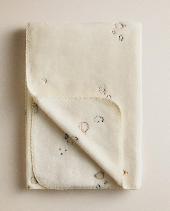 FLEECE BABY BLANKET WITH EMBROIDERED BALLOONS