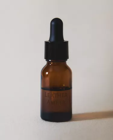 (15 ML) LEATHER AMBER ESSENTIAL OIL